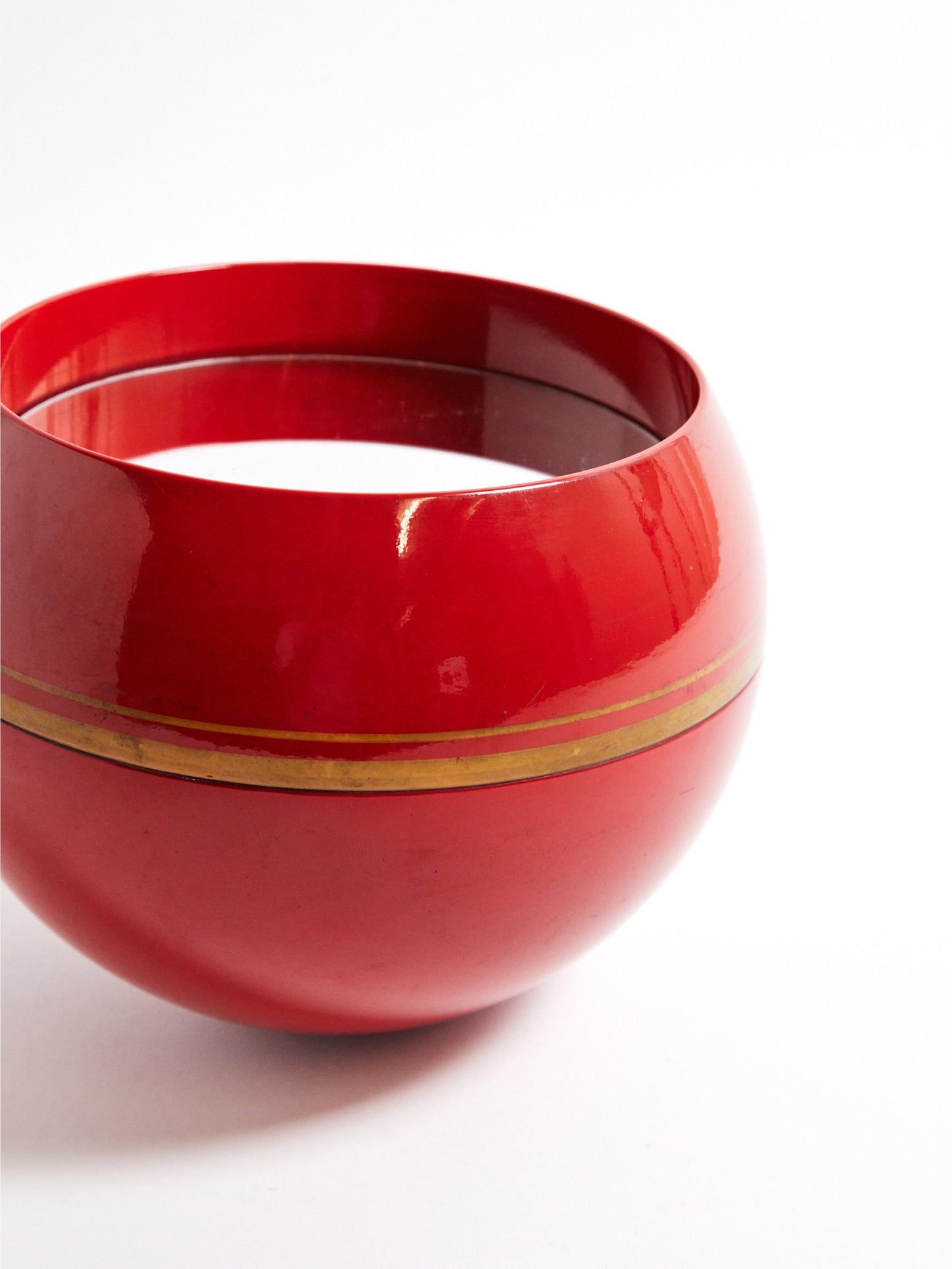 Urushi mirror and base